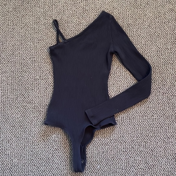 AGOLDE one shoulder bodysuit - Picture 2 of 6